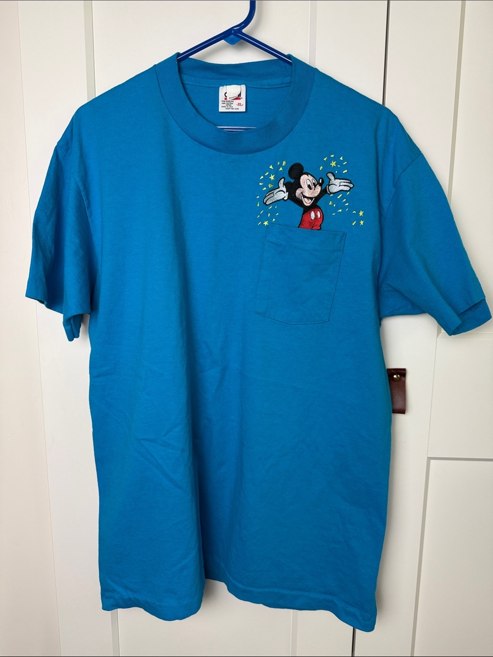 Vintage embroidered Disney Mickey Mouse 100% cotton pocket t shirt XL